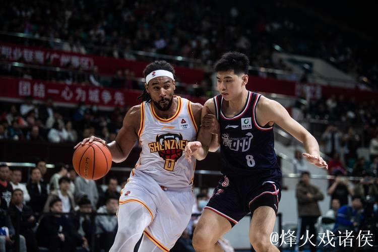 萨林杰32+15+11深圳胜上海 刘铮20分周鹏15分