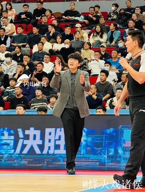 拼下卡位战，山东男篮8连胜 邱彪换于德豪展高情商 3外援合砍72分